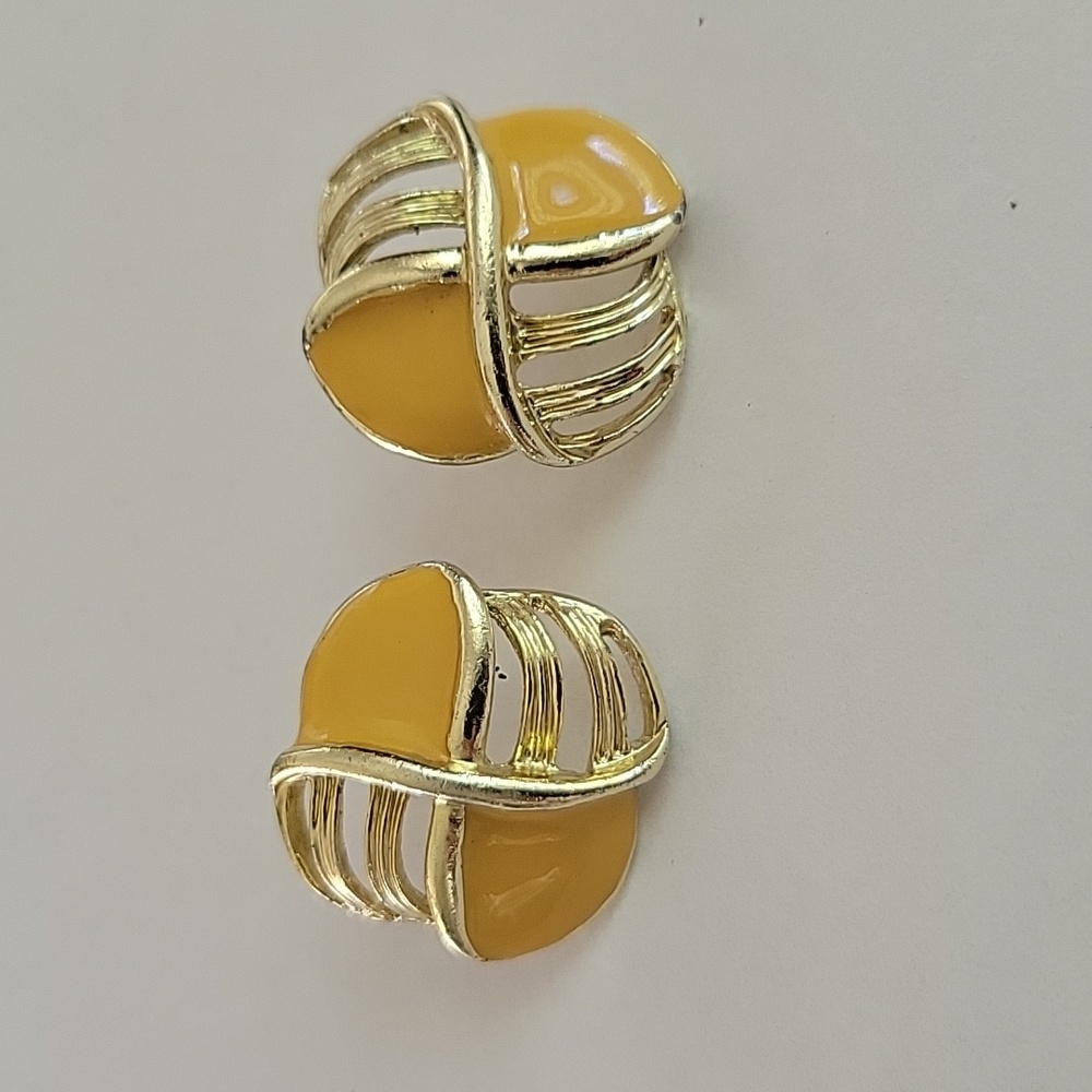 Vintage Earrings Butterscotch Color With Gold Tone Metal Trim For Pierced Ears.